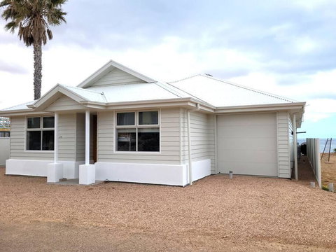 North Beach Hamptons - Accommodation Kalgoorlie 1