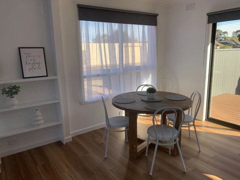 Nth Central 4BR Reno W WiFi - Accommodation Kalgoorlie 2
