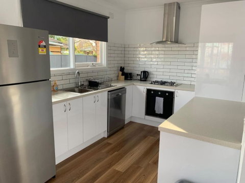 Nth Central 4BR Reno W WiFi - Accommodation Kalgoorlie 3