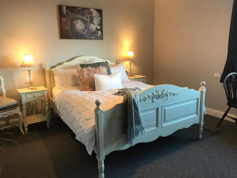 Number 10 -Queen Room With B/fast - Accommodation Kalgoorlie 2