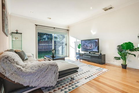 Nunawading Beautiful 3br Housedeckingcourtyard - Accommodation Kalgoorlie 0
