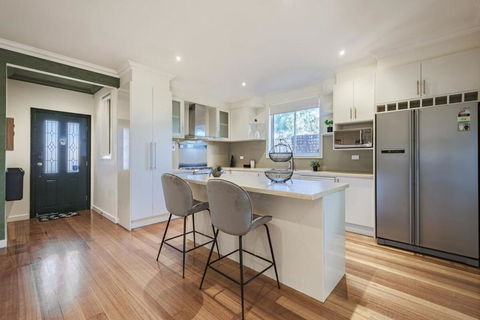 Nunawading Beautiful 3br Housedeckingcourtyard - Accommodation Kalgoorlie 3