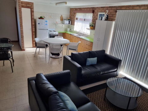 Ocean Beach Chalet 16 - Accommodation Kalgoorlie 2