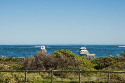 Oceans Waves - Luxury Apartment With Ocean Views - Accommodation Kalgoorlie 0
