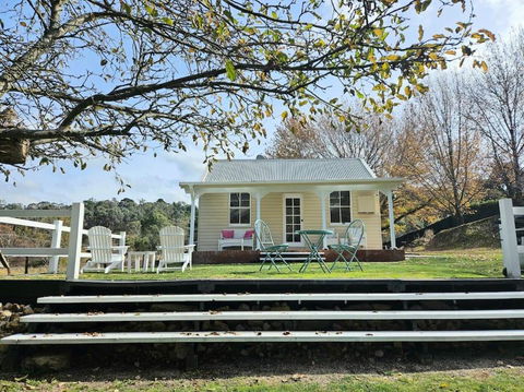 Old Oak Tree Cottage - Accommodation Kalgoorlie 0