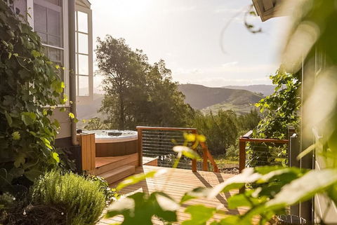 Olive Hill Spa, Views & Home Cinema - Accommodation Kalgoorlie 0