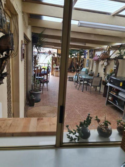 Open Plan Large Home - Accommodation Kalgoorlie 2