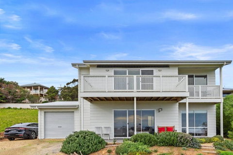 One Merino Panoramic Beach House Modern Sleeps 10 - Accommodation Kalgoorlie 0
