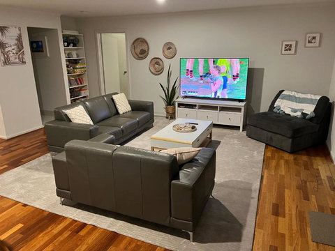 One Merino Panoramic Beach House Modern Sleeps 10 - Accommodation Kalgoorlie 1