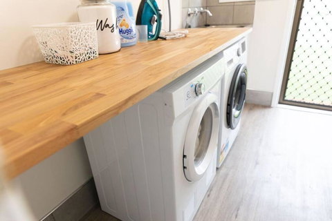 Peaceful Studio Close To Shops, Motorway, National Forest & Koalas! - Accommodation Kalgoorlie 3