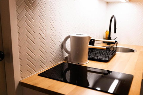 Peaceful Studio Close To Shops, Motorway, National Forest & Koalas! - Accommodation Kalgoorlie 1