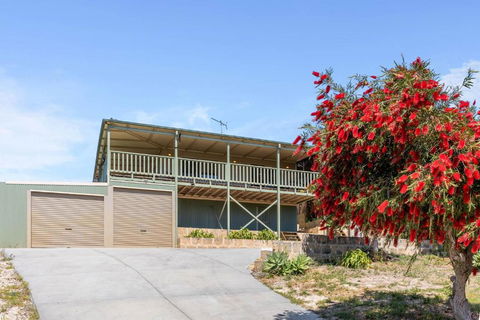 Panoramic Scenic Views Of Preston Beach - Delightful Family Holiday Home - Accommodation Kalgoorlie 1