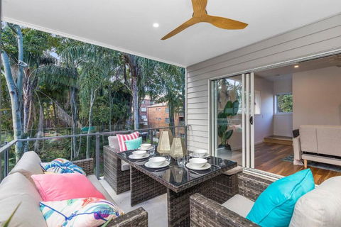 Park Avenue Townhouse Retreat Brisbane Sleeps 10 - Accommodation Kalgoorlie 2