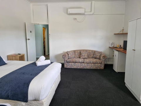Parkes Hotel - Accommodation Kalgoorlie 2