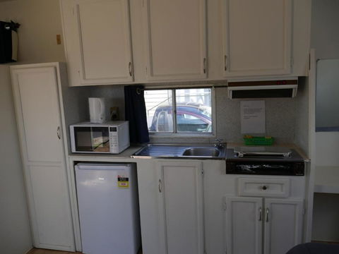 Parkes Country Cabins - Accommodation Kalgoorlie 2