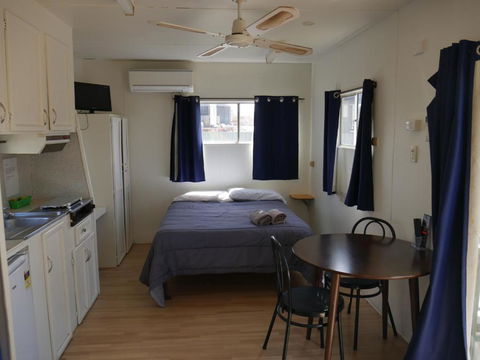Parkes Country Cabins - Accommodation Kalgoorlie 0