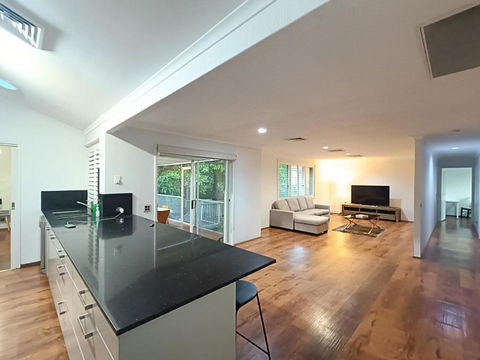 Peaceful Room In Modern Baulkham Hills Home - BH3 - Accommodation Kalgoorlie 1