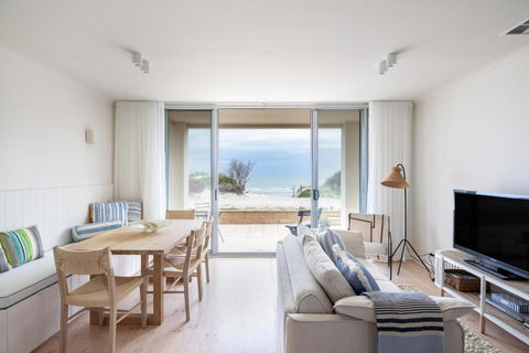 Pearl, Designer Beachfront Retreat, Semaphore Park - Accommodation Kalgoorlie 3
