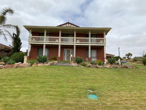Pelican Retreat - Corporate / Tradie / Family - Accommodation Kalgoorlie 1