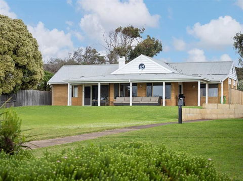 Pelicans View A Riverside Retreat - Accommodation Kalgoorlie 0