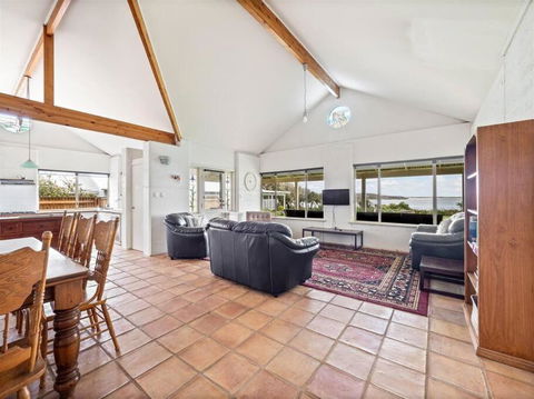 Pelicans View A Riverside Retreat - Accommodation Kalgoorlie 2