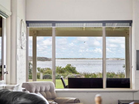 Pelicans View A Riverside Retreat - Accommodation Kalgoorlie 3