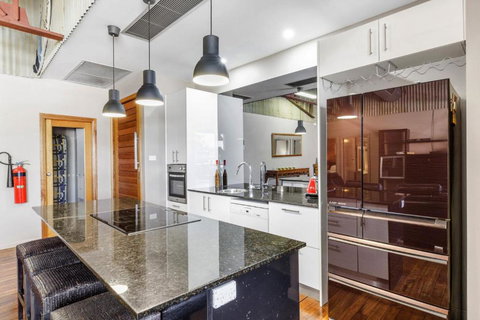 Platinum Precinct - The Apartment - Accommodation Kalgoorlie 0