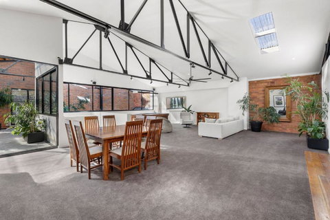 Platinum Precinct - The Penthouse - Accommodation Kalgoorlie 2