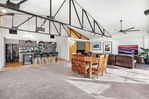 Platinum Precinct - The Penthouse - Accommodation Kalgoorlie 3