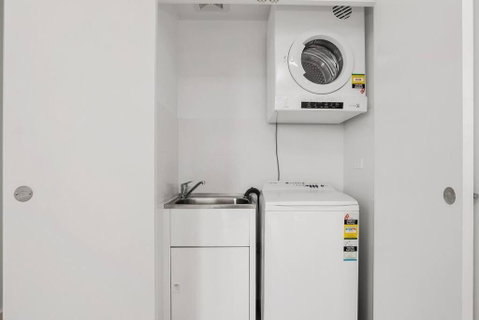 Perfect Large One Bedroom Plus Study - ALB09518 - Accommodation Kalgoorlie 3
