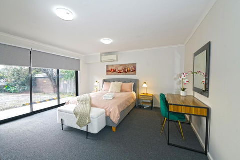 Pet Friendly Well-appointed 3BM Retreat Parking Netflix - Accommodation Kalgoorlie 0