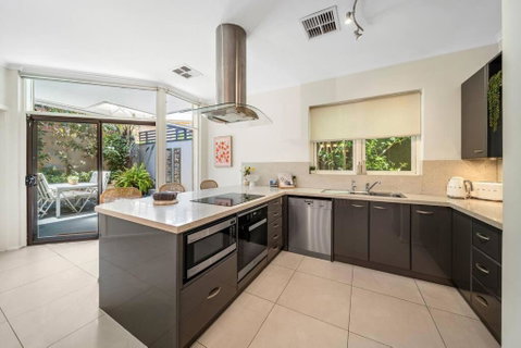 Petal And Bloom - 3BR Family CBD - Accommodation Kalgoorlie 1