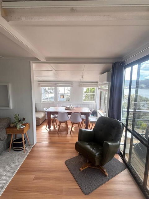 Pine Cottage - Accommodation Kalgoorlie 0