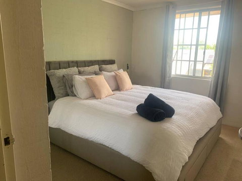 Plush 2 Bedroom Apartment Kingston - Accommodation Kalgoorlie 1