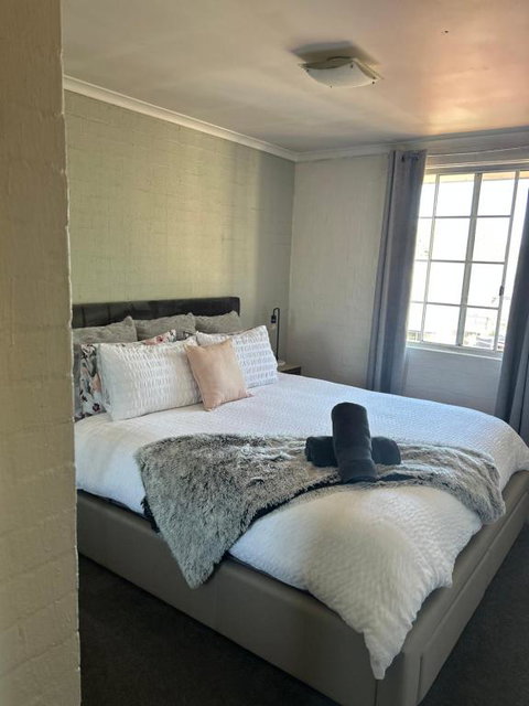 Plush 2 Bedroom Apartment Kingston - Accommodation Kalgoorlie 0