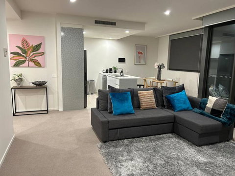 Plush Apartment On Mort - Accommodation Kalgoorlie 0