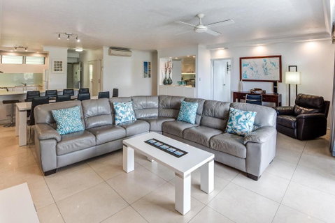 POINCIANA 101 HAMILTON ISLAND CENTRALLY LOCATED 3 BEDROOM, Plus BUGGY!! - Accommodation Kalgoorlie 2