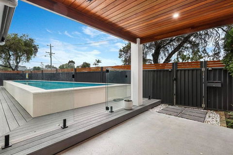 Pool House Hideaway - Accommodation Kalgoorlie 1
