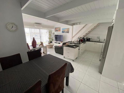 Port Lincoln Marina Waterfront Apartment - Accommodation Kalgoorlie 2