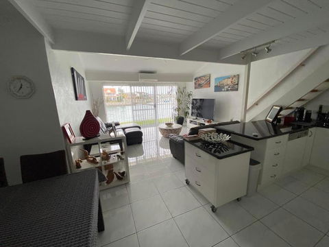 Port Lincoln Marina Waterfront Apartment - Accommodation Kalgoorlie 3