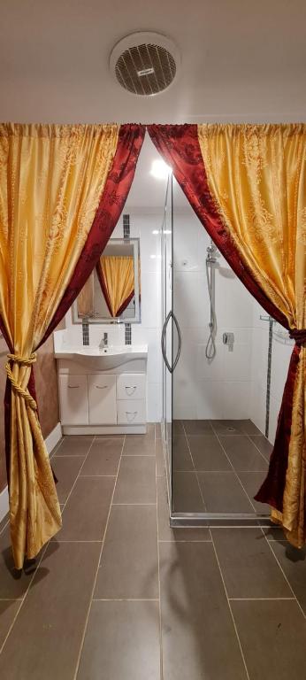 Quiet 2 Bedroom Farm House - Accommodation Kalgoorlie 1