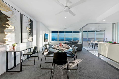 Q Tower Apartments In Surfers Paradise - From Level 3 - Self Contained & Privately Managed - Wow Stay - Accommodation Kalgoorlie 1