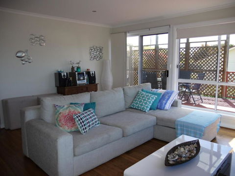 Prime Location - Totally Refurbished - Accommodation Kalgoorlie 3