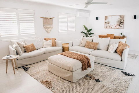 Prime Location With Pool - Walk To Coolum Beach - Accommodation Kalgoorlie 1