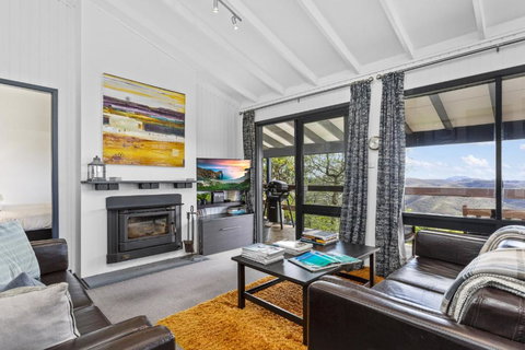 Pristine Mountain Retreat With Expansive Views - Accommodation Kalgoorlie 0