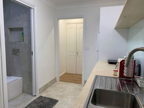 Private 1 Bedroom Apartment Near Beach And Shops - Accommodation Kalgoorlie 1