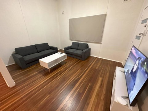 Private 1 Bedroom Apartment With Fenced Yard - Accommodation Kalgoorlie 3