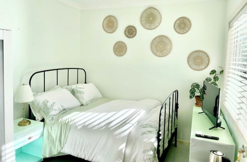 Private Bath Garden View Guest Room Pet Friendly - Accommodation Kalgoorlie 3