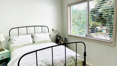 Private Bath Garden View Guest Room Pet Friendly - Accommodation Kalgoorlie 0
