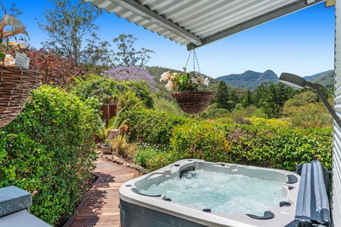 Private Luxury In The Mountains With Running Creek - Accommodation Kalgoorlie 2